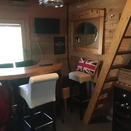 Ferienparadies In Traumlage Tinyhouse Mit Bach Im Gruenen Im Weserbergland Baentorfer Strasse 5 Nicht 30 Apartment